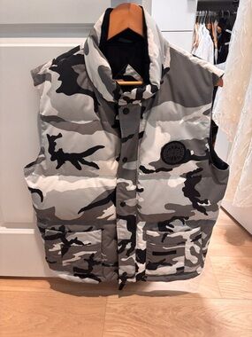 Canada Goose Grey Camouflage Patch Vest Sz Med
